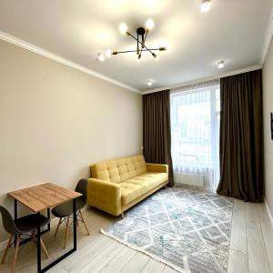 1 bedroom studio, 10 min drive to city centre