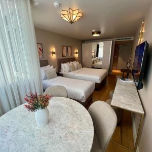 Weingart Suites Hotel