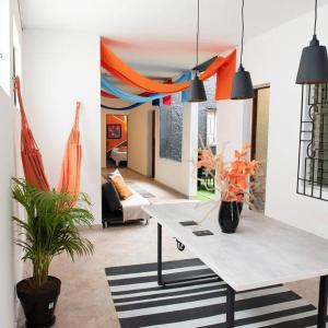 Pleasant House 20 People In Laureles