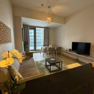 1BR Apt Sparkle Tower Marina Dubai