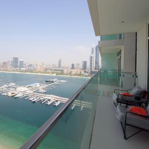 Incredible Sea view 2BHK - Private beach Access - Emaar Beachfront