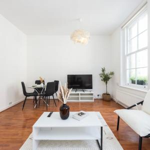Spacious 1 BR London Bridge
