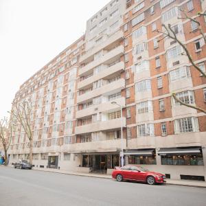 One bedroom at Chelsea cloister Hotel
