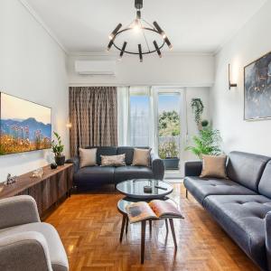 Two-Bedroom Apartment in Pagrati