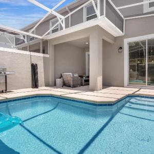Upstay Luxury 4BR Family Home w Pool Near Disney