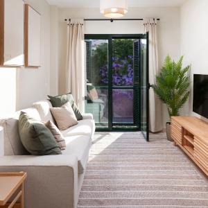 Amazing 2-bedroom apartment with free parking