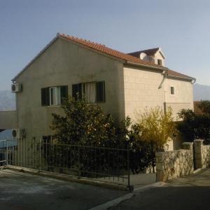 Apartments with parking space Postira, Brac - 2911