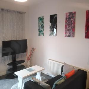 Apartment Sleeps 2 with Free Parking