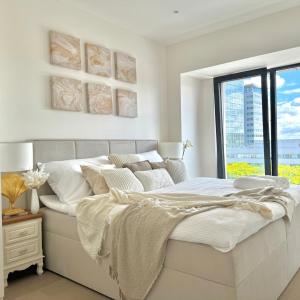 Rentero NEW Modern, River View APT near Prague City Center