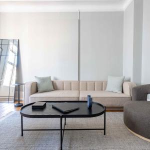 NEW charming apt in City Center