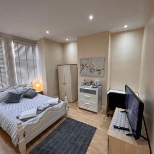 4 bedroom apartment ground floor for up to 7 guests