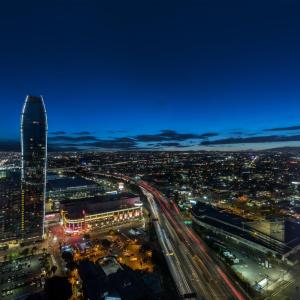 Lavish High-Rise 2bed Apt in the Hearth of Downtown LA