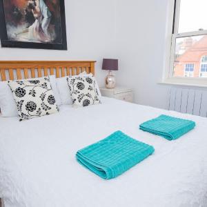 Hummingbird - Spacious One-Bed Apartment