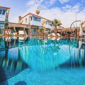 Dort Mevsim Alacati