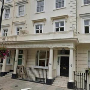 Superb flat near Victoria station