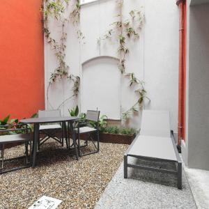 Just Urban Stays - Boutique apartment with parking and gym