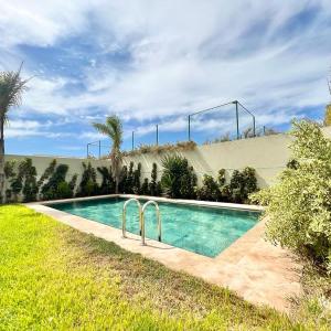 Rez de jardin avec piscine privée