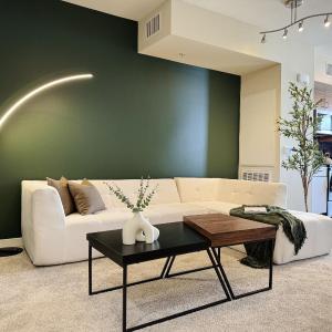 Stylish 1 Bedroom Apartment in LA with Free Parking - 10 Minutes away from Ceders Sinai
