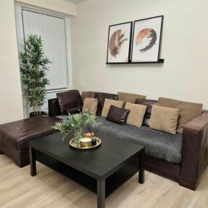 Rooms in Manchester 6 minutes Drive to Victoria Station