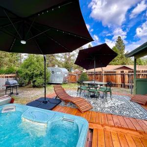 Wood beam cabin, family friendly, pets, Wi-Fi