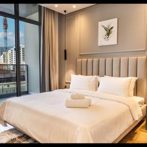 Plush 1 BDR Apt, Close to Metro