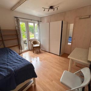 2 Zimmer Apartment mit Küche und Bad