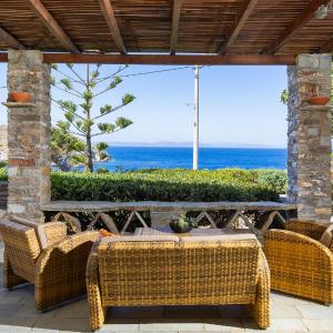 Villa Mirsini, a 5 minute walk from 2 beaches