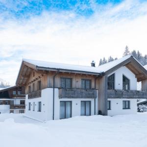 Chalet in Saalbach near Ski Lift and Sauna