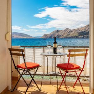 Apartment Nora by the Beach
