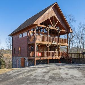 A Piece of Heaven is a Wonderful Dog-Friendly 2 Bedroom Cabin in Starr Crest Resort!