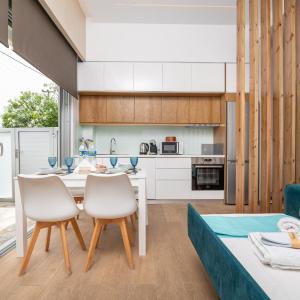 Hyacinthus Executive Suite 5 Min to BEACH