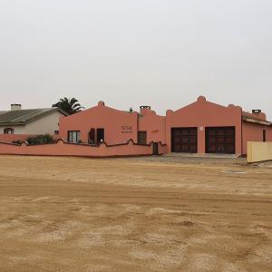 House Roos and Flat