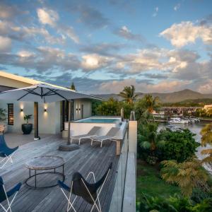 Penthouse Luxueux avec Piscines, Vues Mer et Montagne