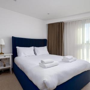 GuestReady - Modern 2bed w Balcony in Battersea