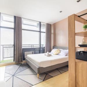 Modern furnished Penthse view on say