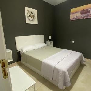 DELUXE ROOM IN APARTMENT SHARED in Los Cristianos Playa HabitaciónSTANZA air-conditioned