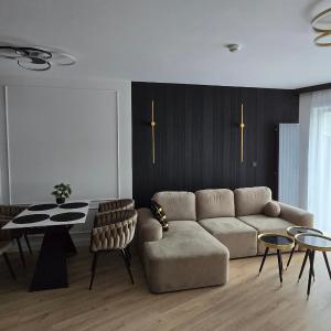 Lepszypobyt Apartament Stone Hill z basenem i widokiem na góry