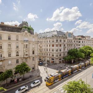 Discover Your Budapest Retreat-Walk to Parliament