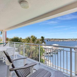 Andros - Spacious 2x2 Waterfront Condo