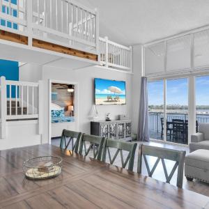 St Thomas - Waterfront Penthouse sleeps 16 w Pool & Boat Dock
