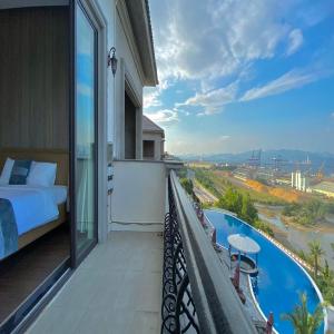 Villas beverlyhill Hạ Long bể bơi vô cực view biển