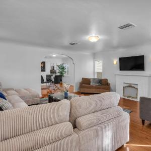 Spacious 2 levels 2-Bedroom 2-Bath in The best Neighborhood