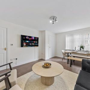 Inicio Stays - NEW! Stunning Home - Free Parking - Sleeps 8 - Near M6