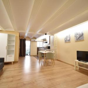 Centrico apartamento al lado de Torres de Quart