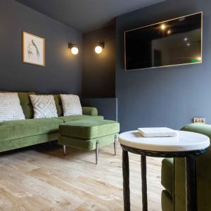 The Black House - Air Host & Stay - 5 Bedrooms