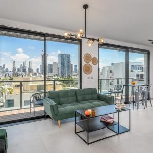 Pop inthe city by SeaUTLV