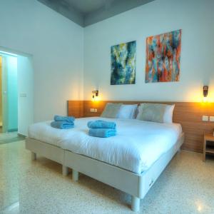 Tasteful 2bedrooms with Maltese balcony MCOP1-2