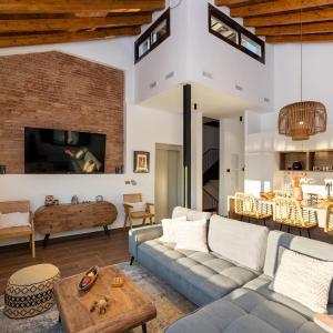 ChezmoiHomes Santiago Duplex Penthouse