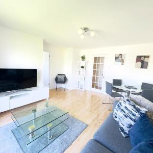 Thames view apartment in London