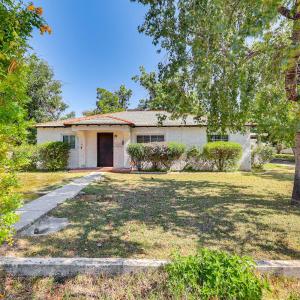 Large Yard and Patio Historic District Home in Mesa